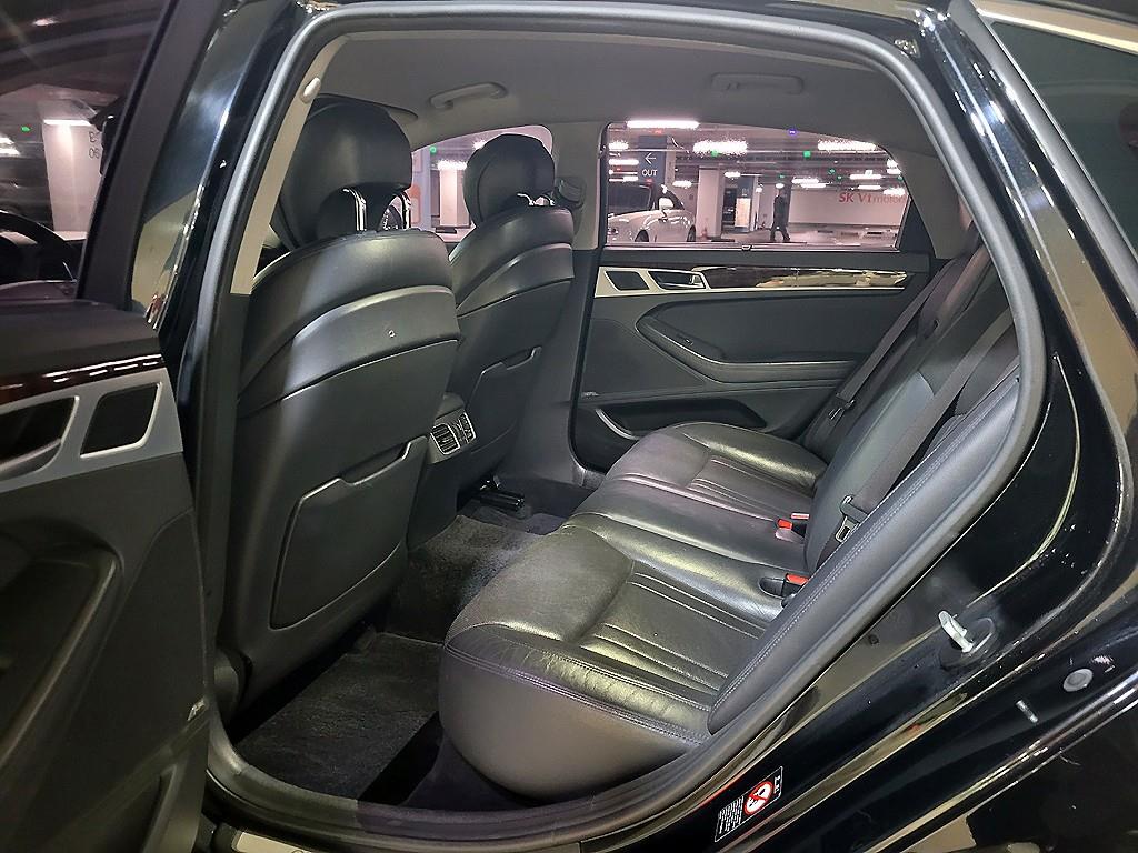 HYUNDAI Genesis - Vista 8