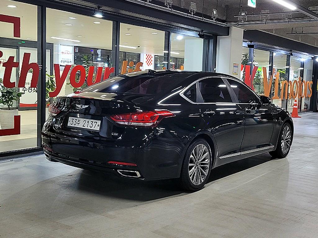 HYUNDAI Genesis - Vista 4