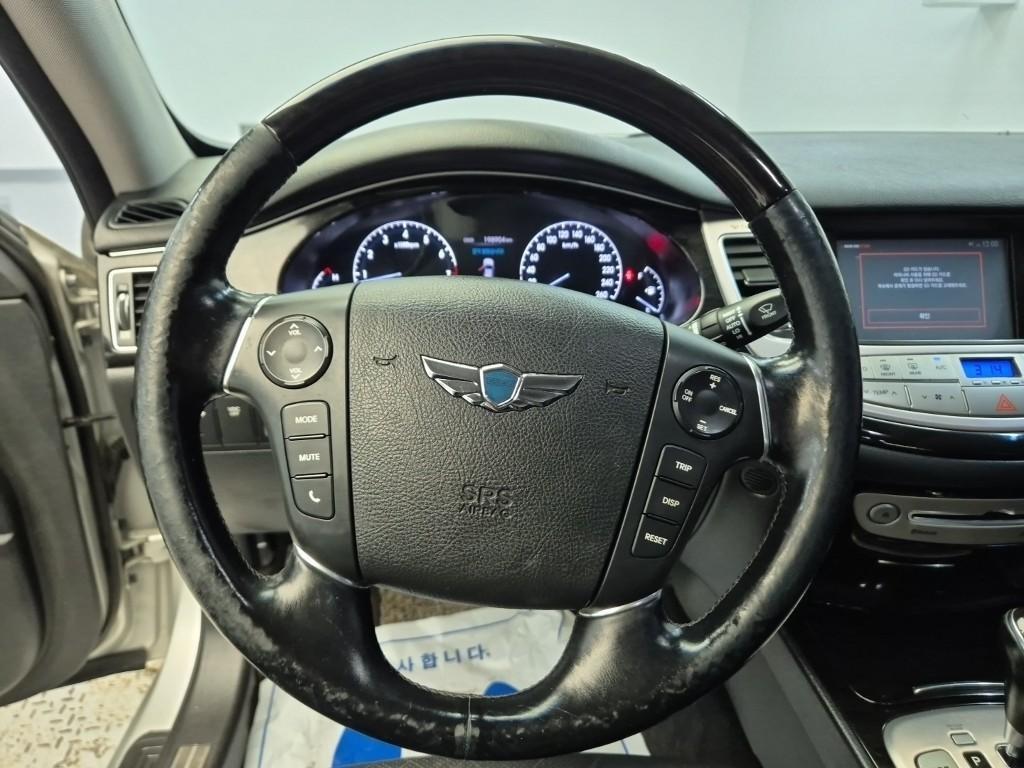 HYUNDAI Genesis - Vista 9