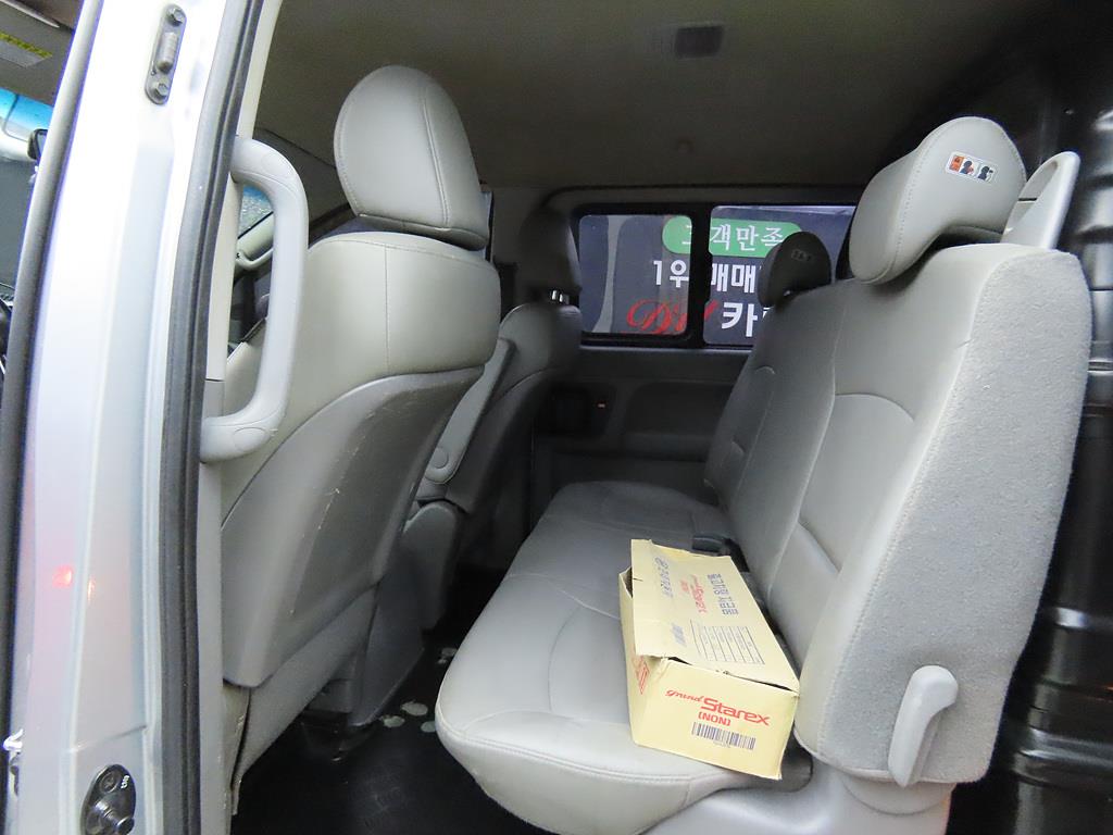 HYUNDAI Starex - Vista 6