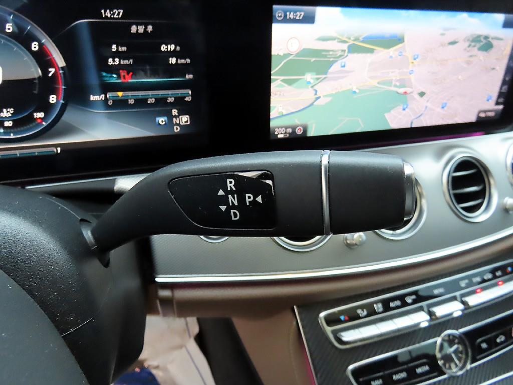 Mercedes Benz E class - Vista 10