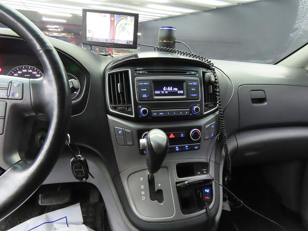 HYUNDAI Starex - Vista 10