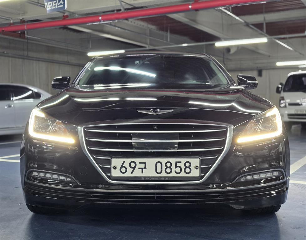 HYUNDAI Genesis - Vista 4