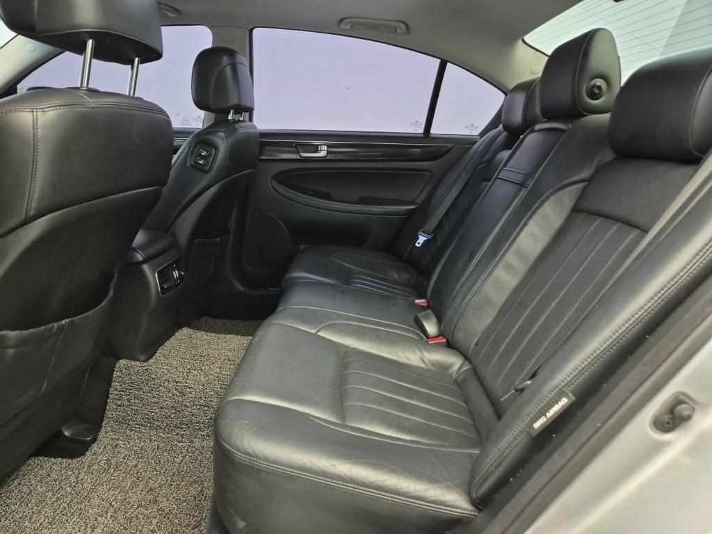 HYUNDAI Genesis - Vista 12