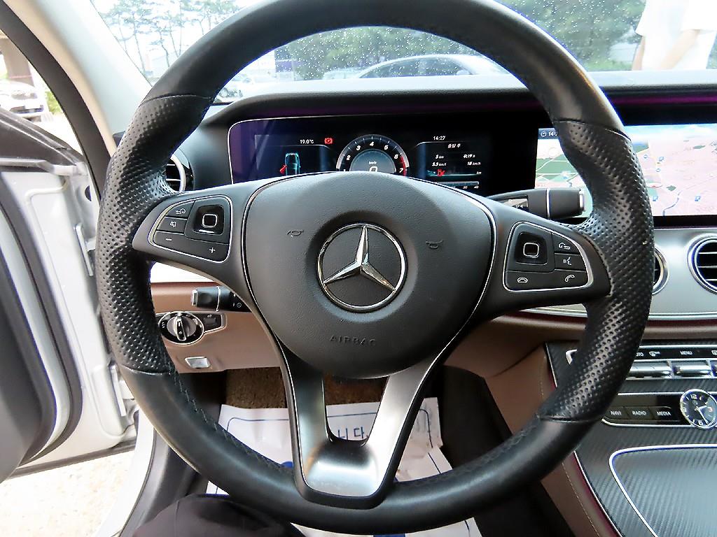 Mercedes Benz E class - Vista 8