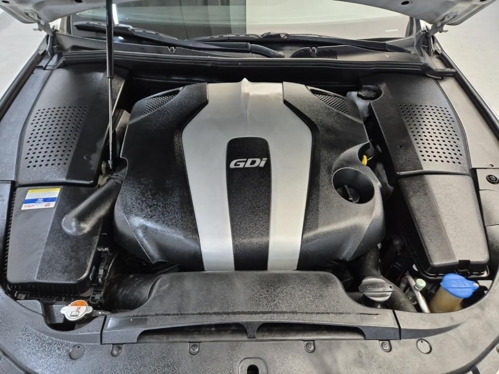 HYUNDAI Genesis - Vista 5