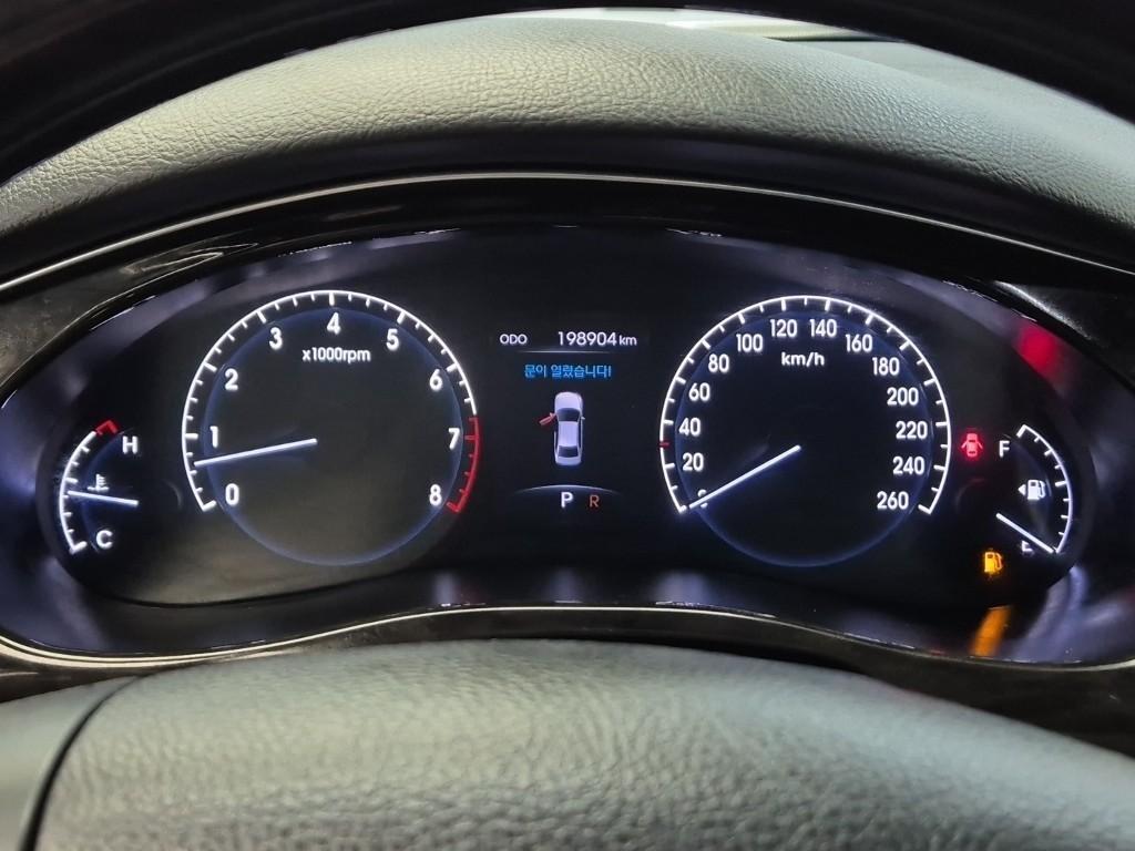 HYUNDAI Genesis - Vista 6