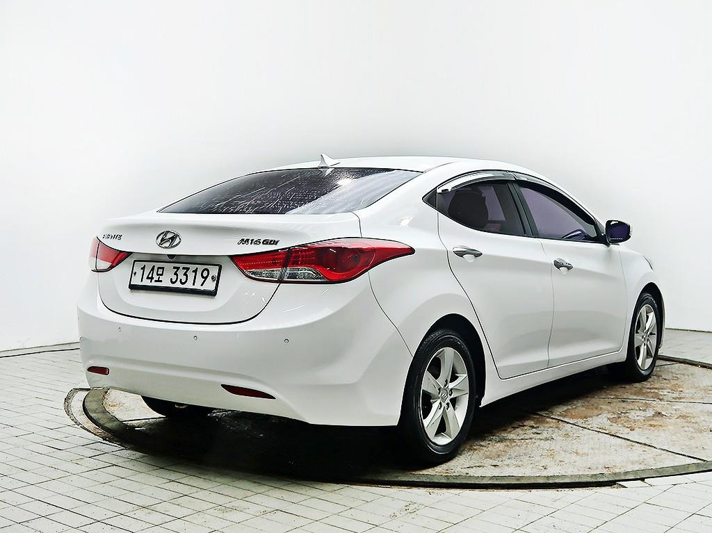 HYUNDAI Avante - Vista 7