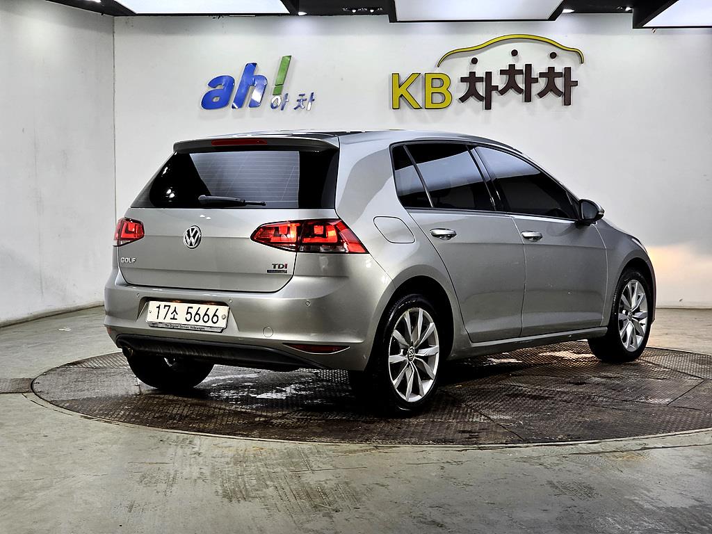 Volkswagen Golf - Vista 4