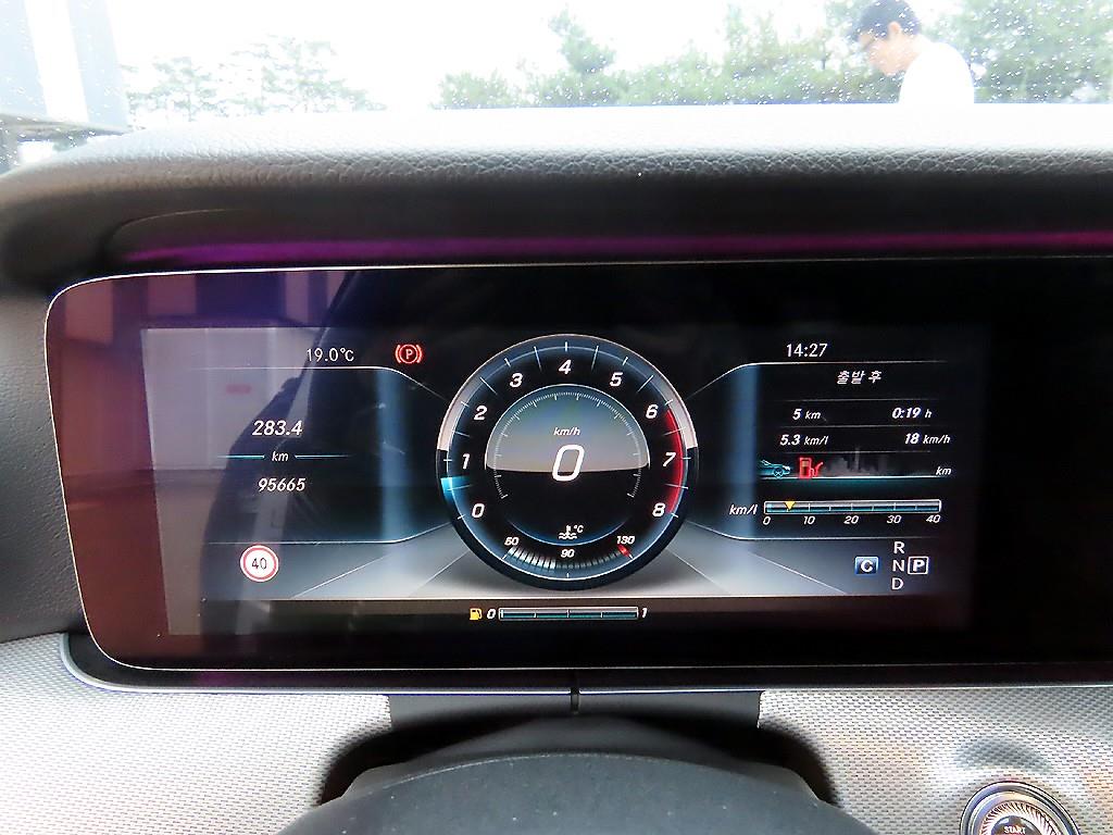 Mercedes Benz E class - Vista 9