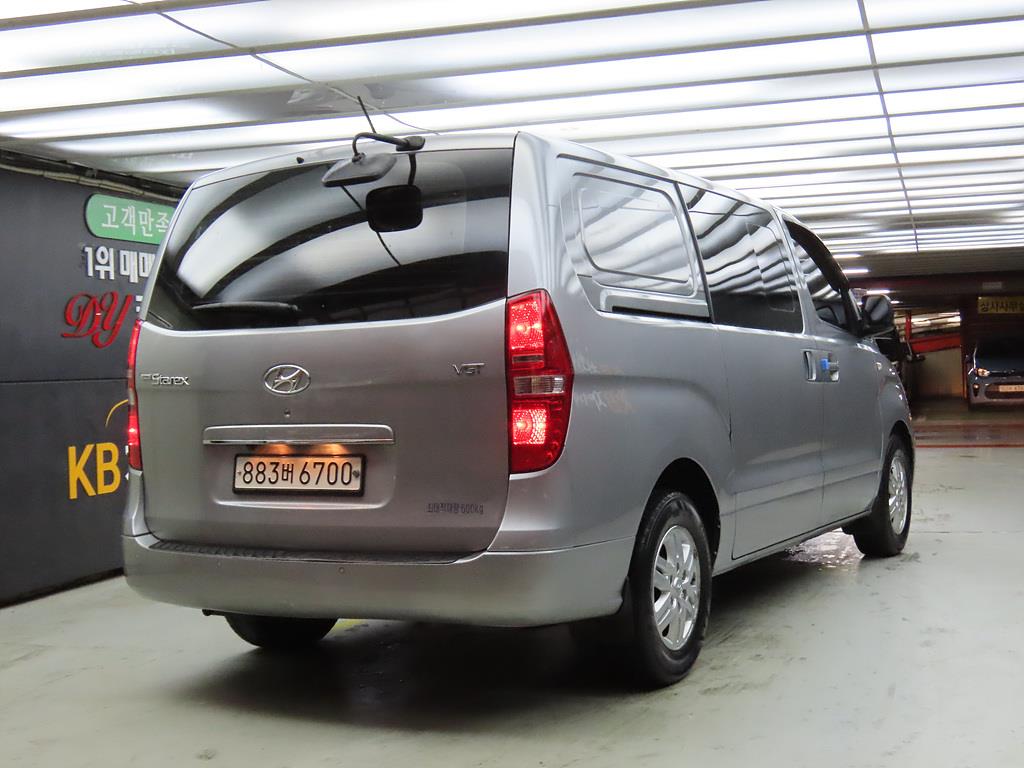 HYUNDAI Starex - Vista 4