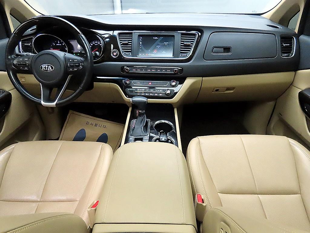 KIA Carnival - Vista 7