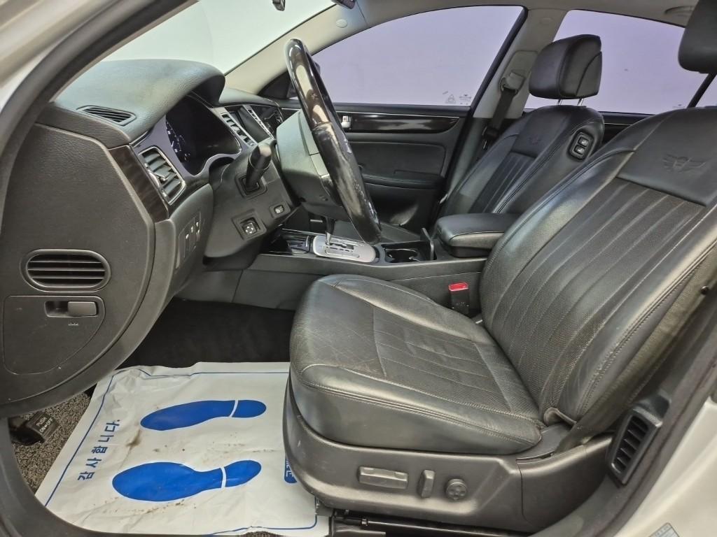 HYUNDAI Genesis - Vista 11