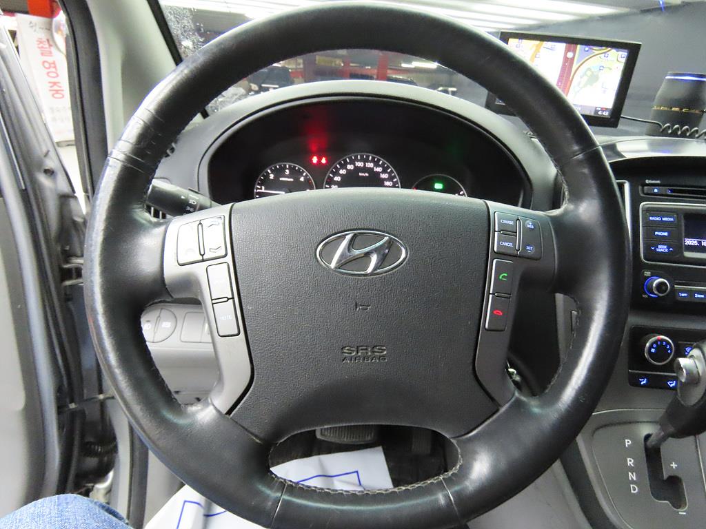 HYUNDAI Starex - Vista 8