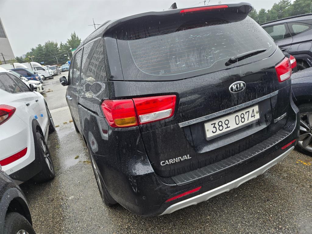 KIA Carnival - Vista 4