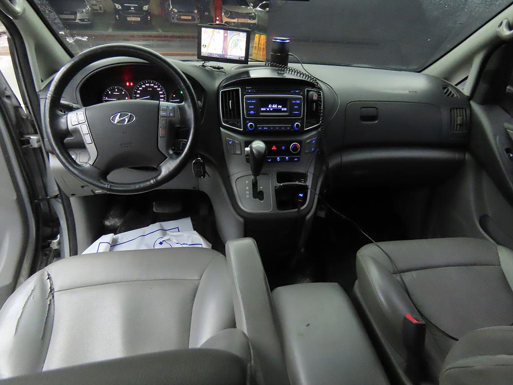 HYUNDAI Starex - Vista 7