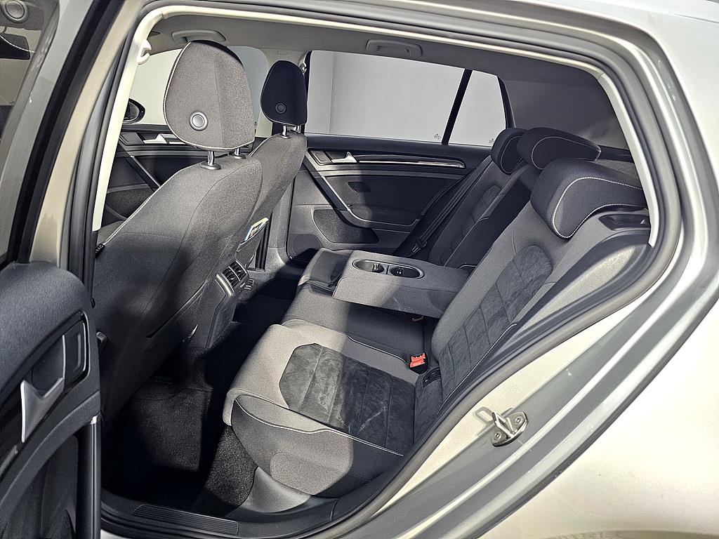 Volkswagen Golf - Vista 9