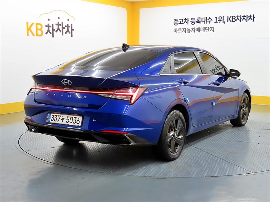 HYUNDAI Avante - Vista 4