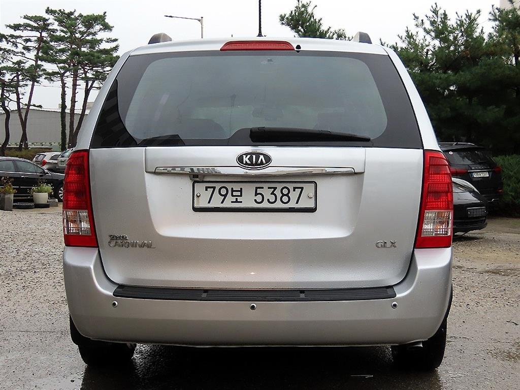 KIA Carnival - Vista 4
