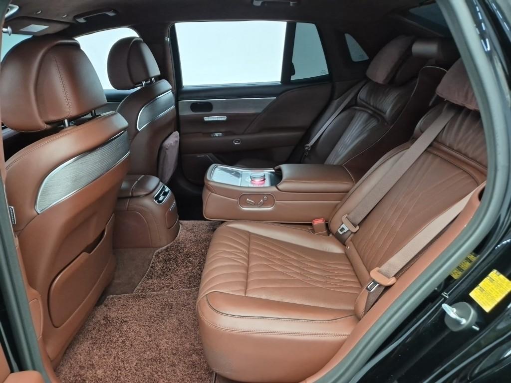 Genesis G90 - Vista 12