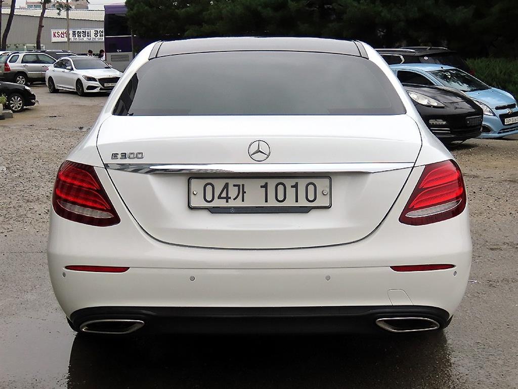 Mercedes Benz E class - Vista 4