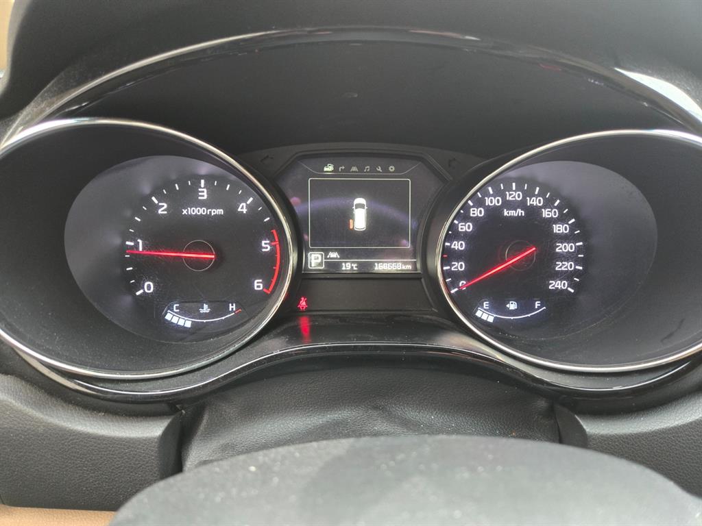 KIA Carnival - Vista 5