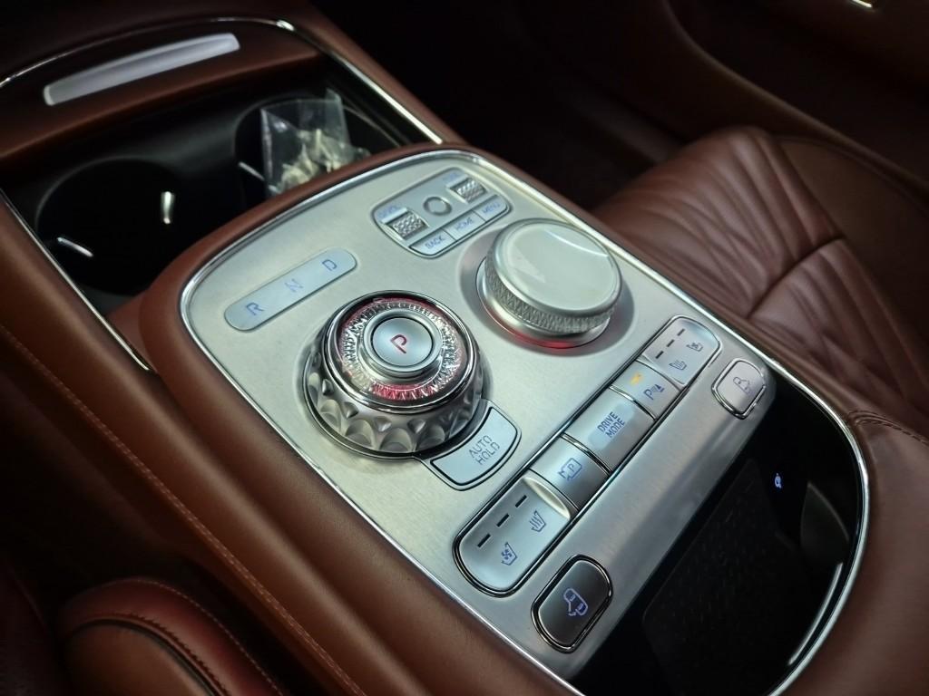 Genesis G90 - Vista 8