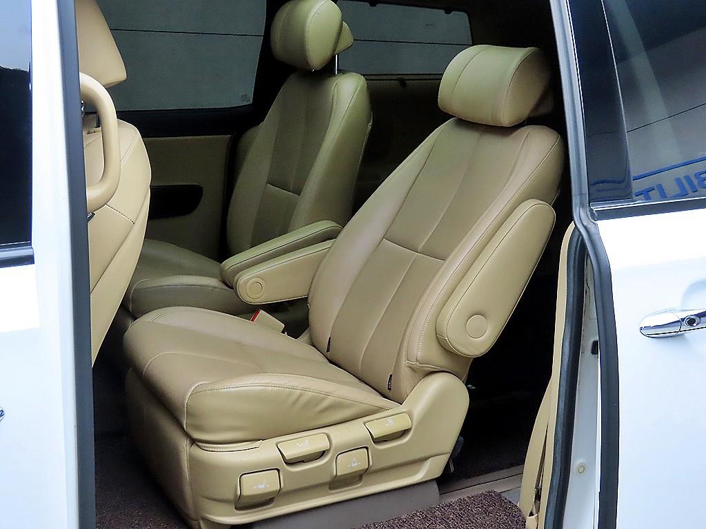 KIA Carnival - Vista 6