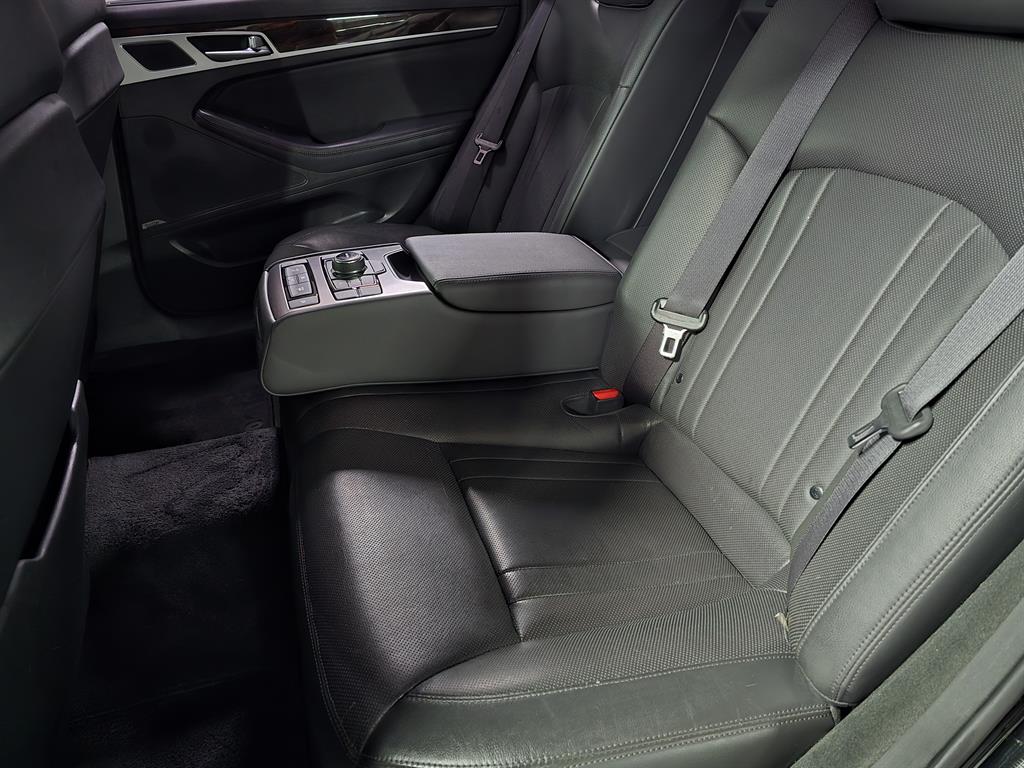 HYUNDAI Genesis - Vista 6