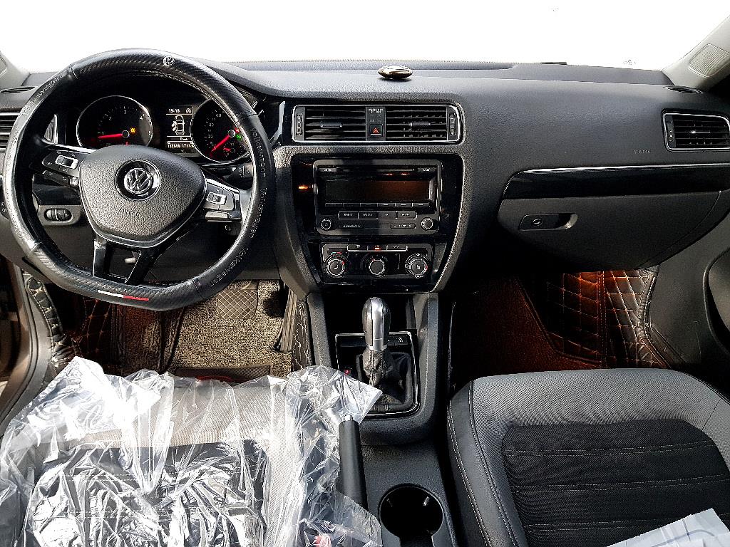 Volkswagen Jetta - Vista 5