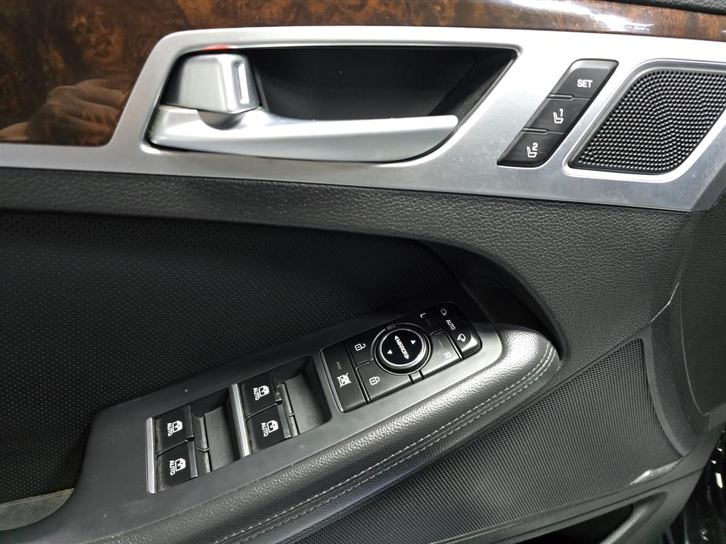 HYUNDAI Genesis - Vista 7