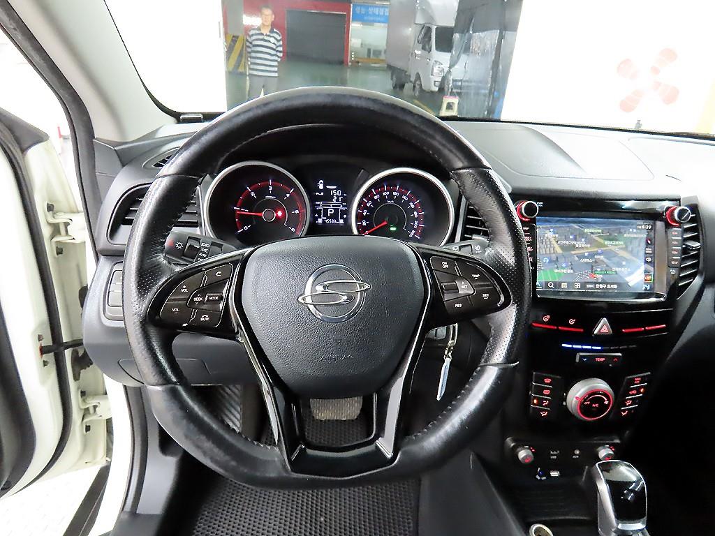 Ssangyong Tivoli - Vista 9