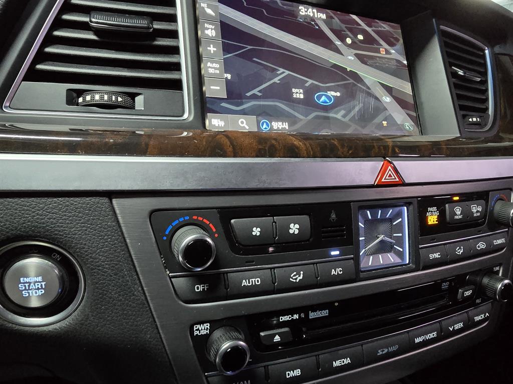 HYUNDAI Genesis - Vista 11