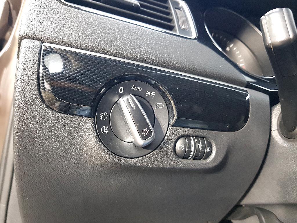 Volkswagen Jetta - Vista 11