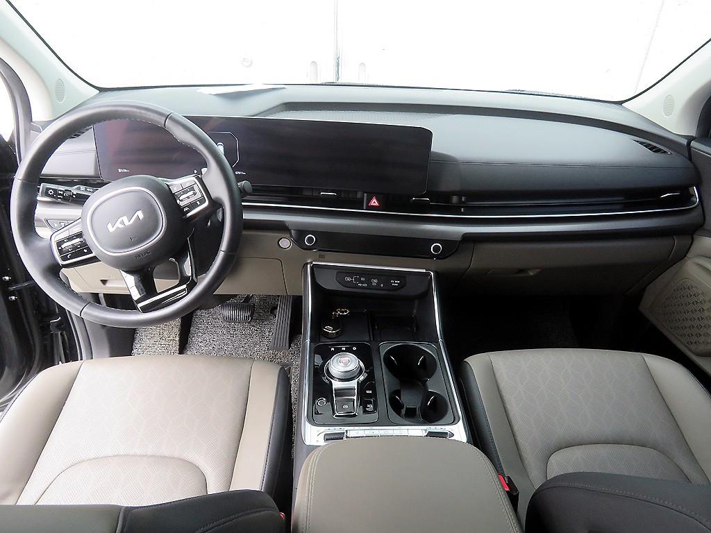 KIA Carnival - Vista 9