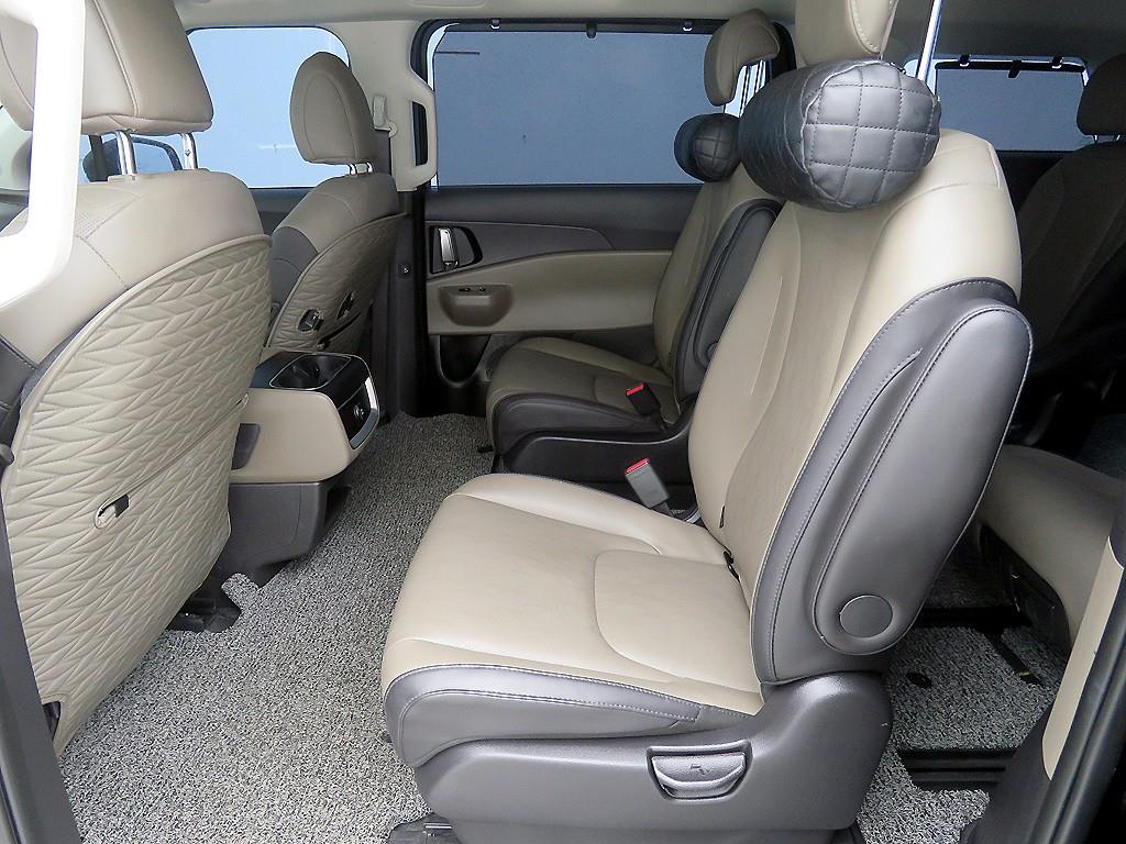 KIA Carnival - Vista 8