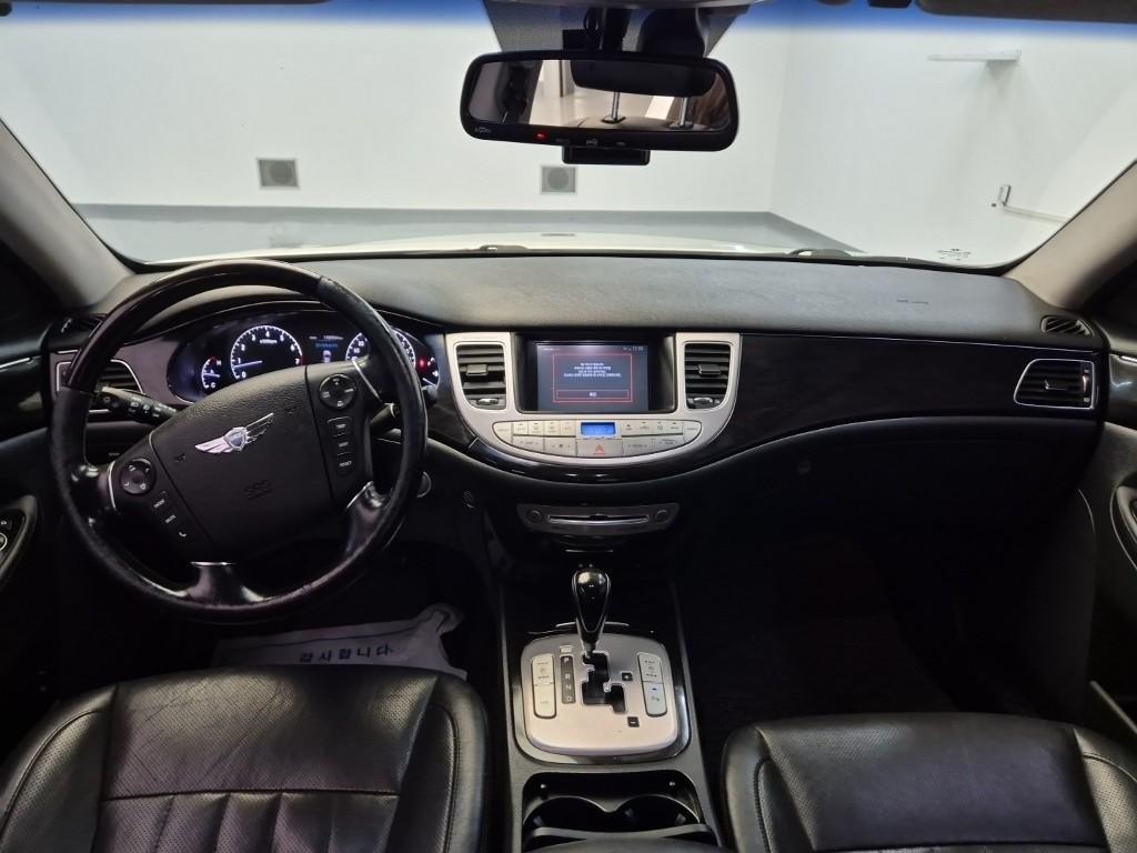 HYUNDAI Genesis - Vista 7