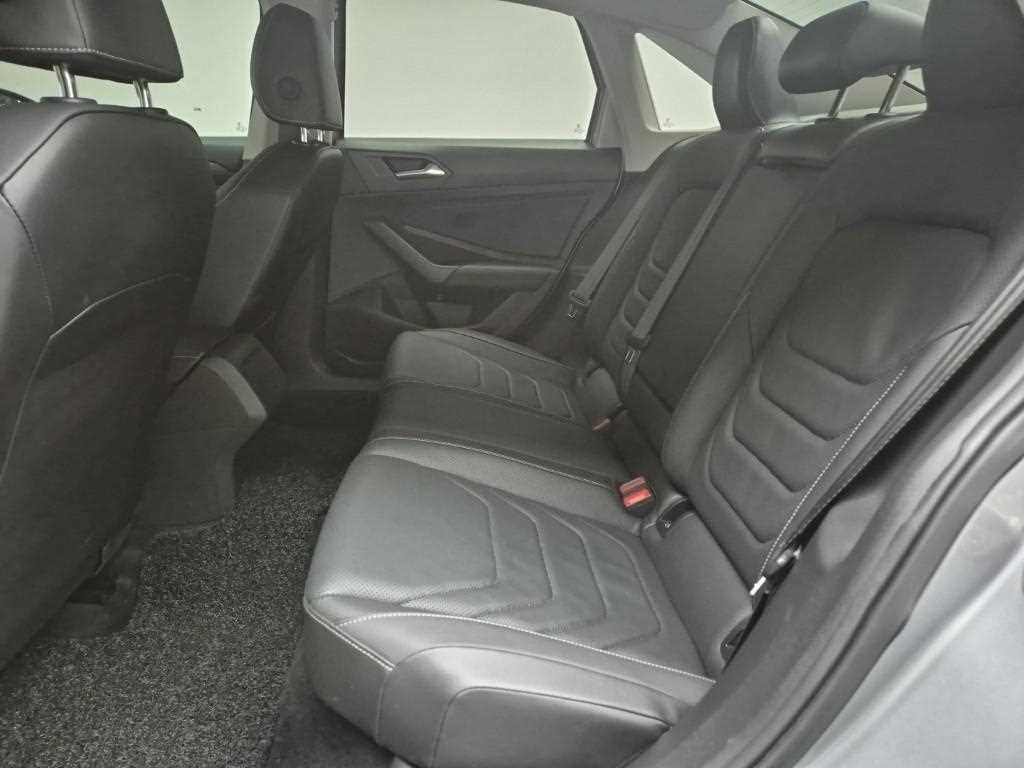 Volkswagen Jetta - Vista 12