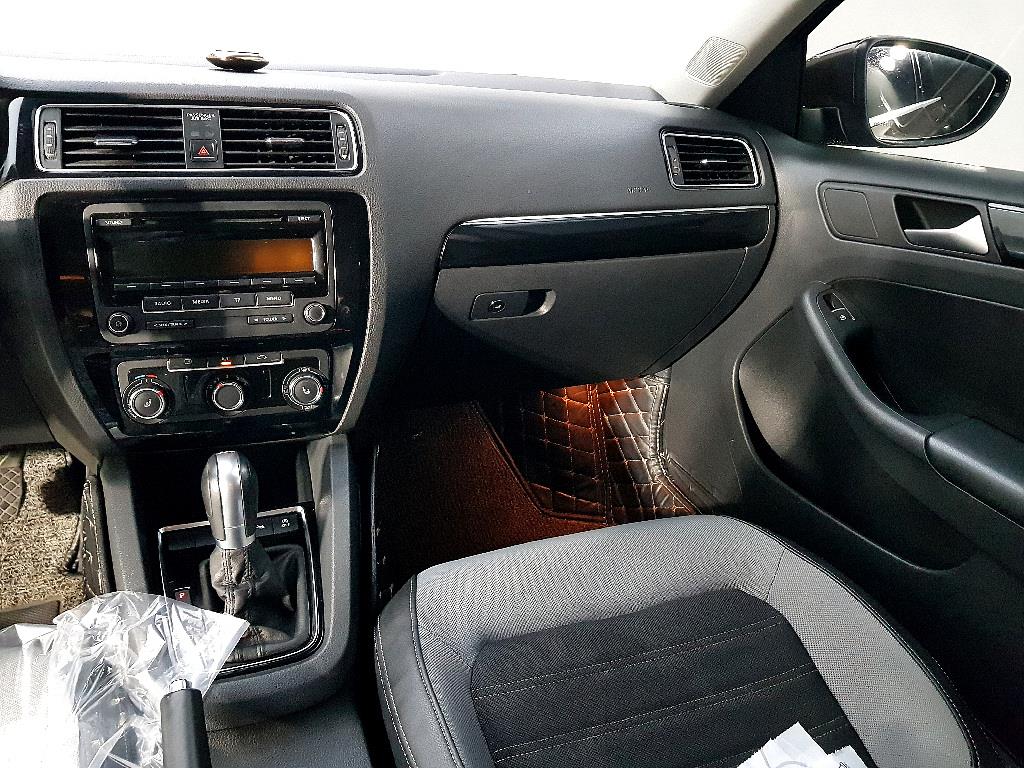 Volkswagen Jetta - Vista 10