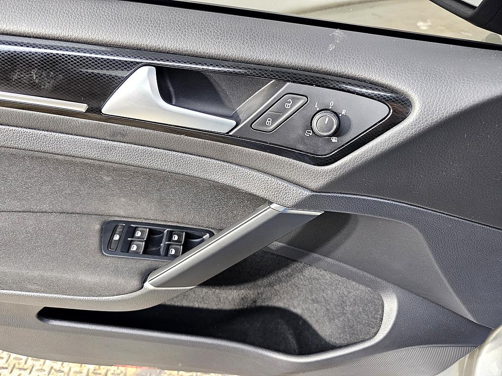 Volkswagen Golf - Vista 12