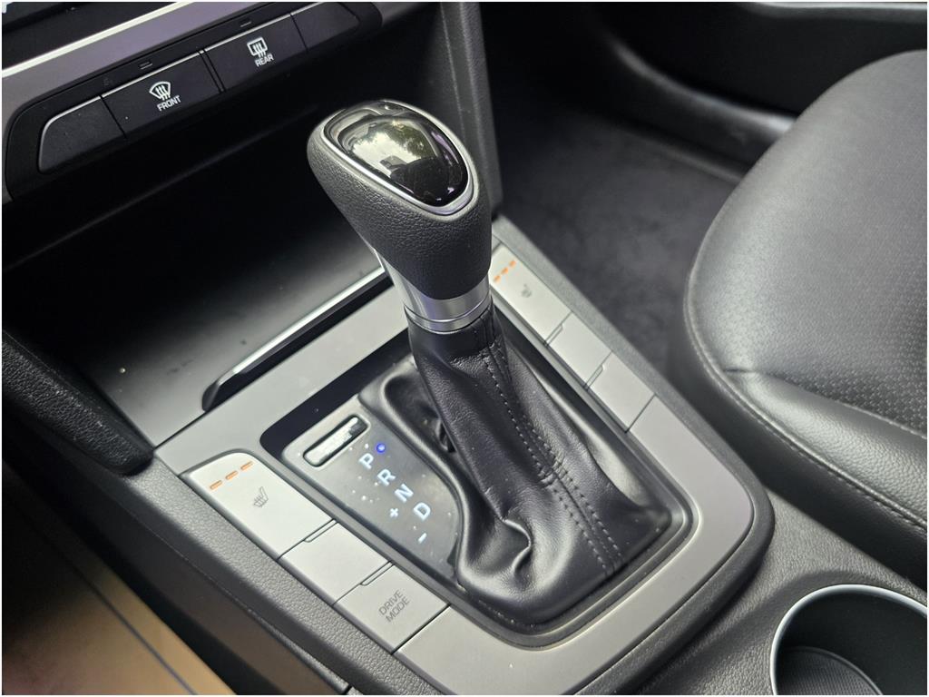 HYUNDAI Avante - Vista 9