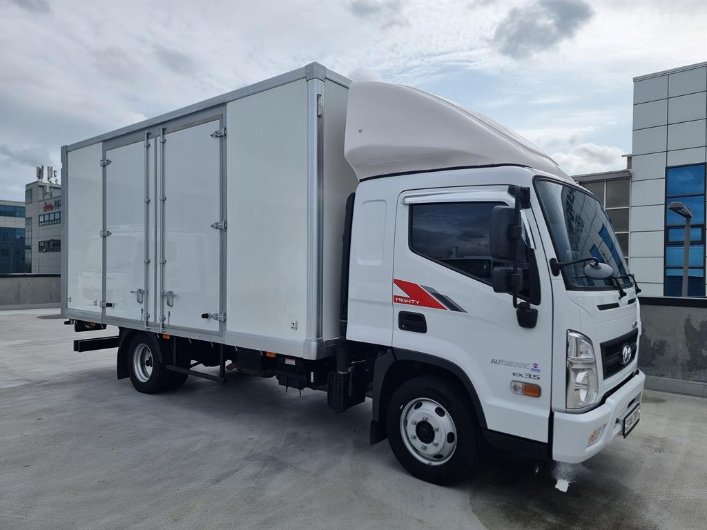 medium and large cargo truck - Vista 3