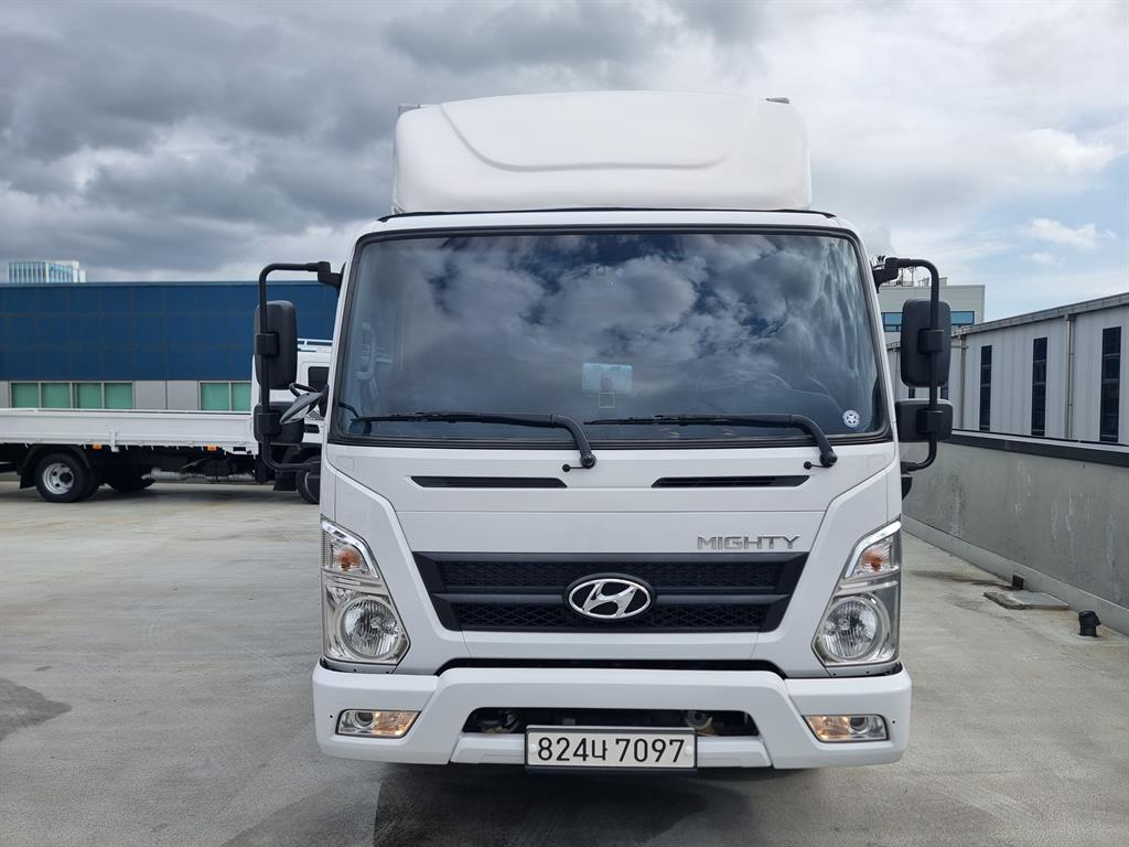 medium and large cargo truck - Vista 2