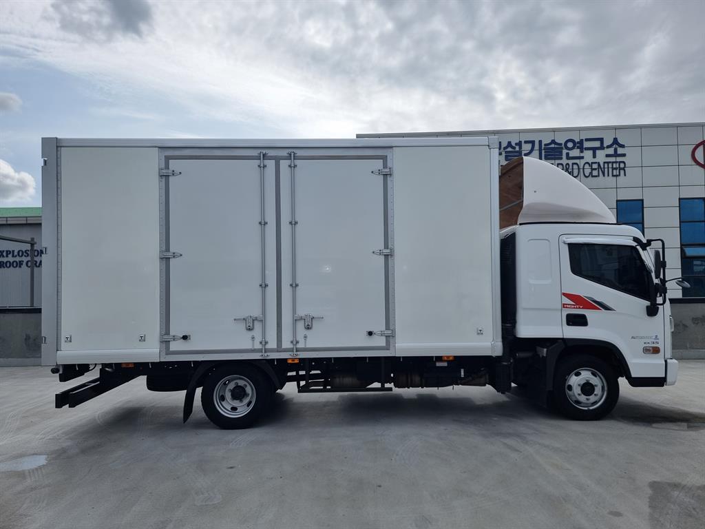 medium and large cargo truck - Vista 4