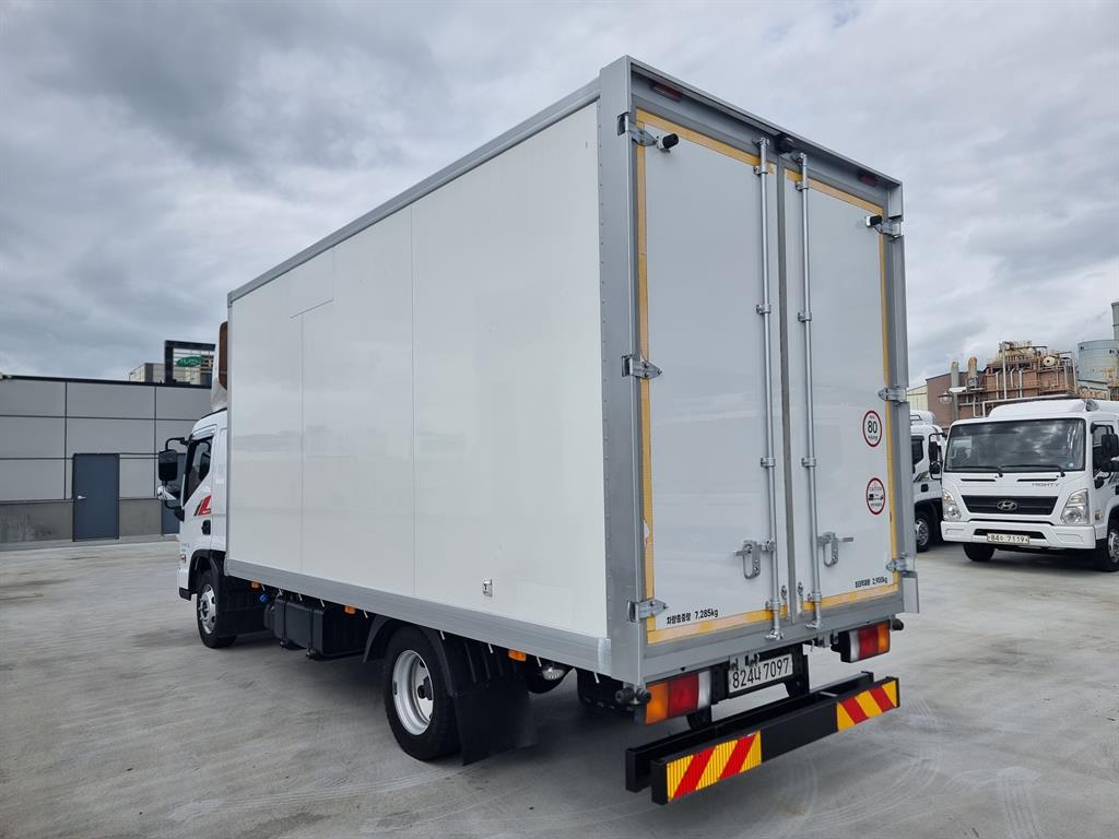 medium and large cargo truck - Vista 7