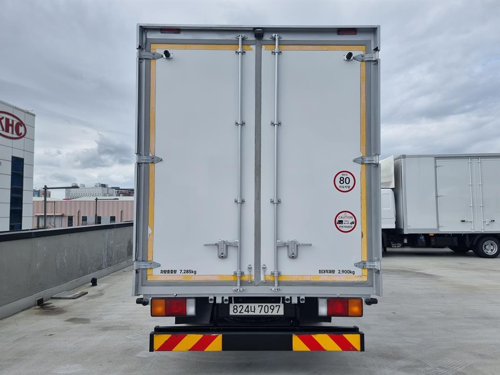 medium and large cargo truck - Vista 6