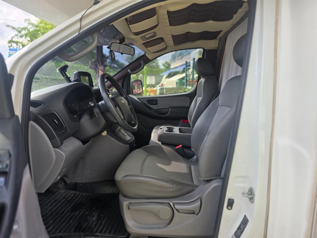 HYUNDAI Starex - Vista 6