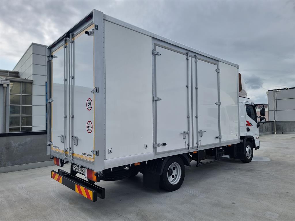 medium and large cargo truck - Vista 5