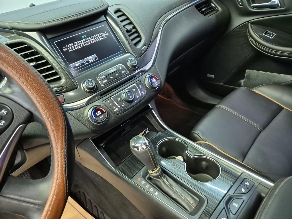 Chevrolet Impala - Vista 10