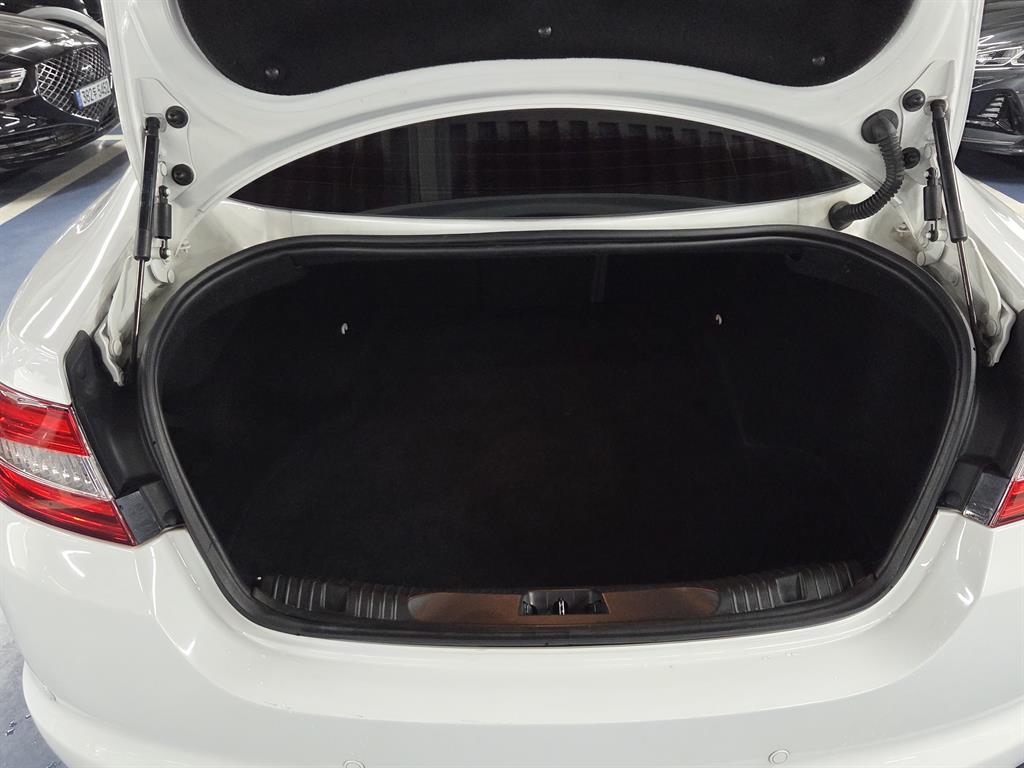 Jaguar XF - Vista 8